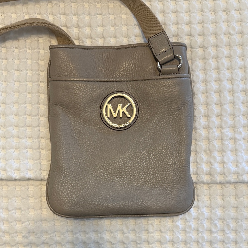 ⭐️FINAL DAYS Michael Kors Taupe Crossbody Purse